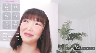 Hezká asijská teenka v provokativní show