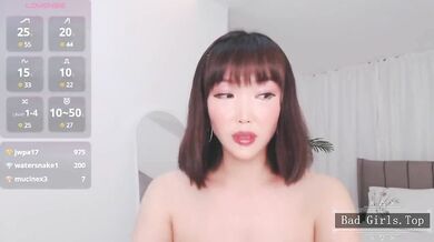 Hezká asijská teenka v provokativní show