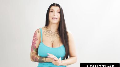 Ženský orgasmus se smyslnou MILF Romi Rain
