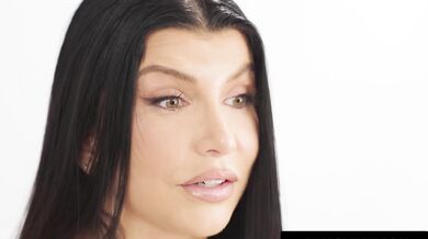 Ženský orgasmus se smyslnou MILF Romi Rain