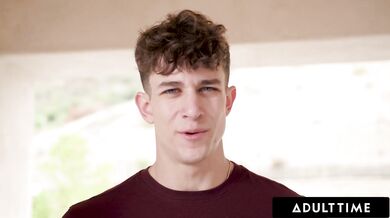 Nadržená Leana Lovings vynechává učení, když se objeví nový sexy nevlastní bratranec a chce šukat
