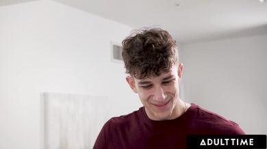 Nadržená Leana Lovings vynechává učení, když se objeví nový sexy nevlastní bratranec a chce šukat