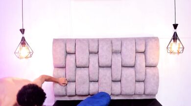 Latinská teenka před webkamerou šuká ve trojce
