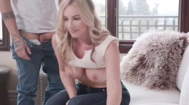 Máma mého kamaráda Bunny Madison odhaluje prsa, aby zabránila šikaně svého nevlastního syna