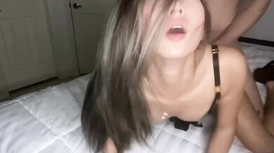 Asijská kočka šuká zezadu