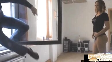 Mikayla Watson si nechá zezadu ošukat zadek v domácí reality scéně