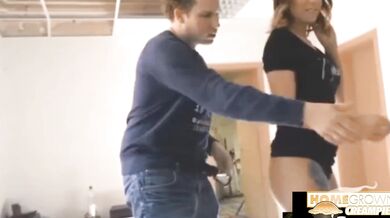Mikayla Watson si nechá zezadu ošukat zadek v domácí reality scéně