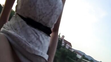 Angel Wicky si užívá šukání u řeky při měsíčku