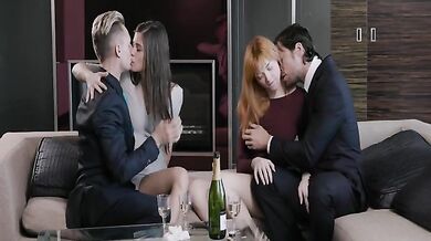 Little Caprice si užívá žhavou čtyřku 