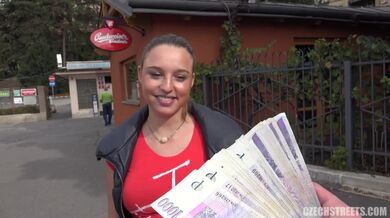 Prsatá těhotná amatérka z ulice šukající za rychlý prachy