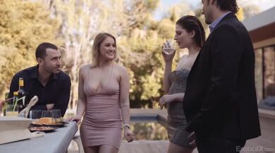 Nadržená blondýnka Kenzie Madison si prohodí partnera na sex