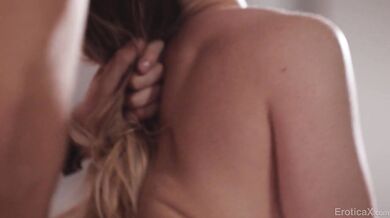 Nadržená blondýnka Kenzie Madison si prohodí partnera na sex