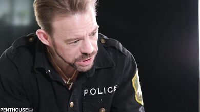 Zlodějky Billie Star a Jennifer Mendez šukají s policisty