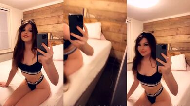 Belle Delphine předvádí svůj přirozený vzhled v prádle
