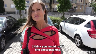Denisa tvrdě šuká na Czech Streets 105