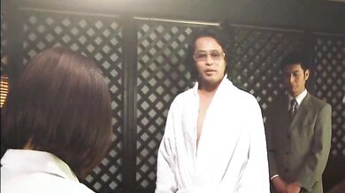 Japonka je svázaná v prádle