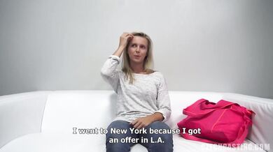 Blond děvka se nechá ošukat na castingu