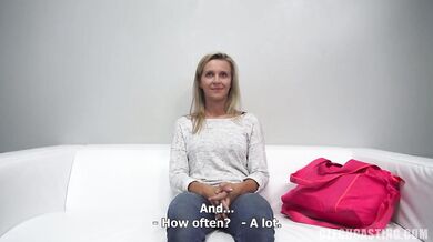 Blond děvka se nechá ošukat na castingu