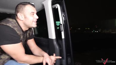 Stacy Cruz je sbalena a tvrdě ošukána v dodávce