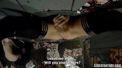 Silvia Dellai si to rozdává s partou cizinců v českém glory hole