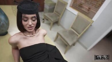 Christina Sage se nechá utěšit tvrdým pérem