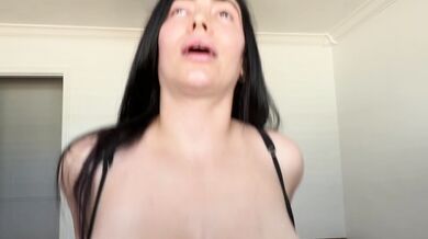 Žhavá latinskoamerická MILF Sienna Santana dostane ještě jeden, poslední creampie
