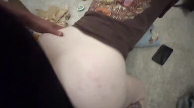 Plnoštíhlá PAWG manželka podvádí a nechá se v POV ošukat do zadku