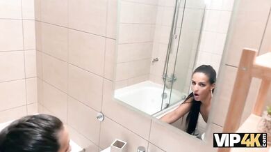 Nevěrná manželka splácí svůj dluh šukáním v POV