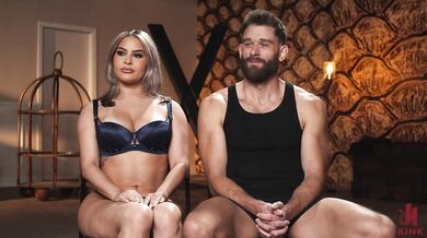 Blonďatá domina sváže svého muže a ošuká ho strap-onem