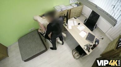 Blanche Bradburry kouří v POV a tvrdě jezdí