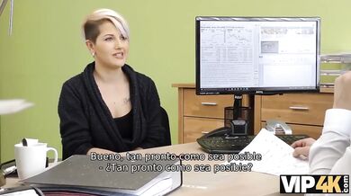 Lucy Shine šuká úvěrového agenta přímo na jeho stole