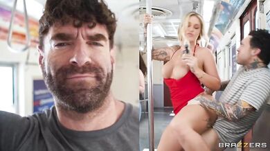 Kali Roses šuká v přeplněném vagónu metra