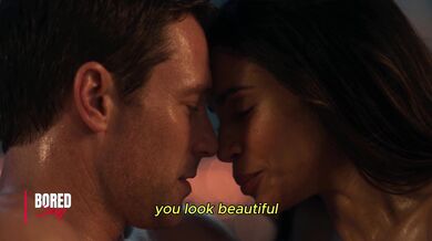 Brunetka a její milenec si užijí romantickou noc plnou sexu u okna