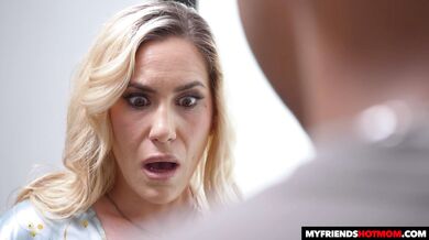 Nadržená MILF Aderes Quin kouří a šuká tvrdého ptáka svého kamaráda