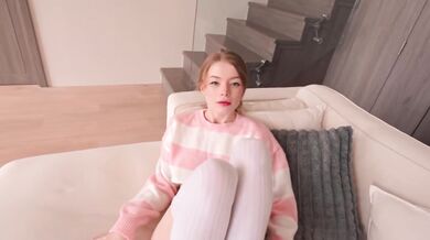 Prsatá blondýnka Diana Rider ho přistihne, jak si ho honí