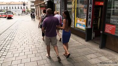 Kari Milla mezi lidmi na veřejnosti