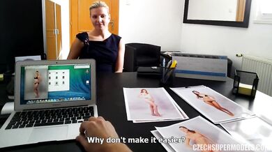 Nadějná modelka si zašuká se svým agentem