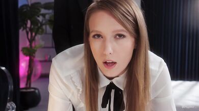 Lesbičky Amanda Monroe a Gina Snow si hrají se straponem