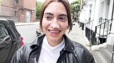 Bukkake a chůze s postříkaným obličejem po ulici - Artemis Carmona