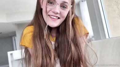 Brýlatá teenka Juniper Ren dostane parádní creampie