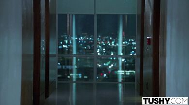 Pořádně hluboká dvojitá penetrace s Emily Willis
