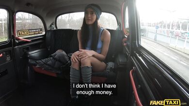 Capri Lmonde pořádně ošukaná velkým ptákem ve FakeTaxi