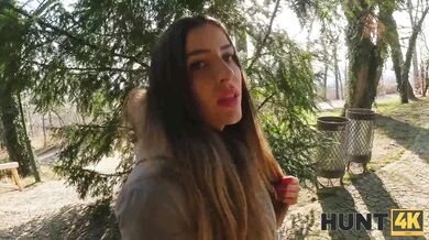 Sexy brunetka Marica Chanelle šuká s cizím chlapem za rychlý prachy