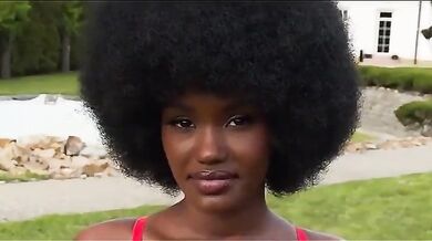 Afro černoška splácí svůj druh sexem