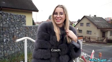 Public Agent ojede za rychlý prachy sexy kundičku z ulice