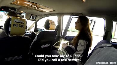 Giny Loud si užívá s taxikářem