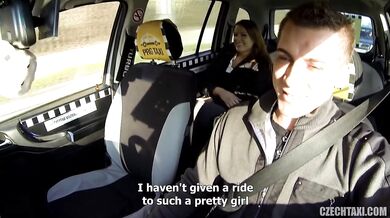 Giny Loud si užívá s taxikářem