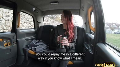 Červenovláska Cindy Shine šuká s taxikářem