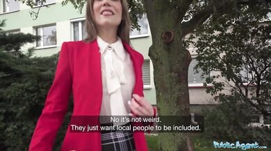 Blond MILFka z ulice ví co chce!