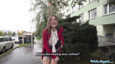 Blond MILFka z ulice ví co chce!